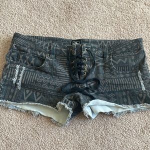 Da Kine Hawaii womens short size 7